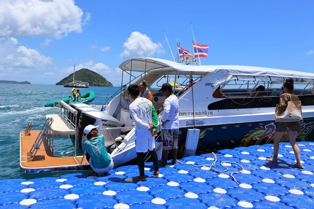 Embarquement au ponton