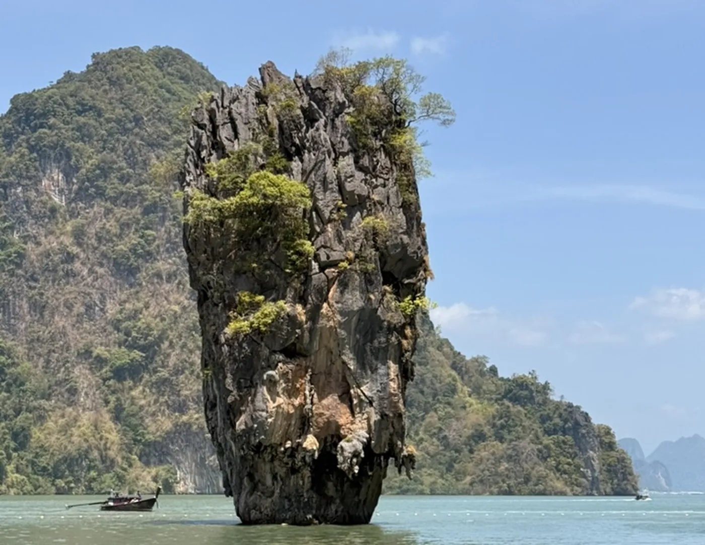 Le rocher de James Bond Island (Koh Tapu) dressé au milieu de la baie de Phang Nga